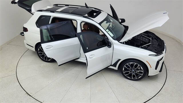 2025 BMW X7 M60i