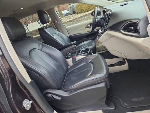 2017 Chrysler Pacifica Touring Plus