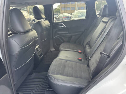 2023 Mitsubishi Outlander SE