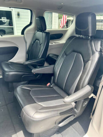 2024 Chrysler Pacifica Touring L