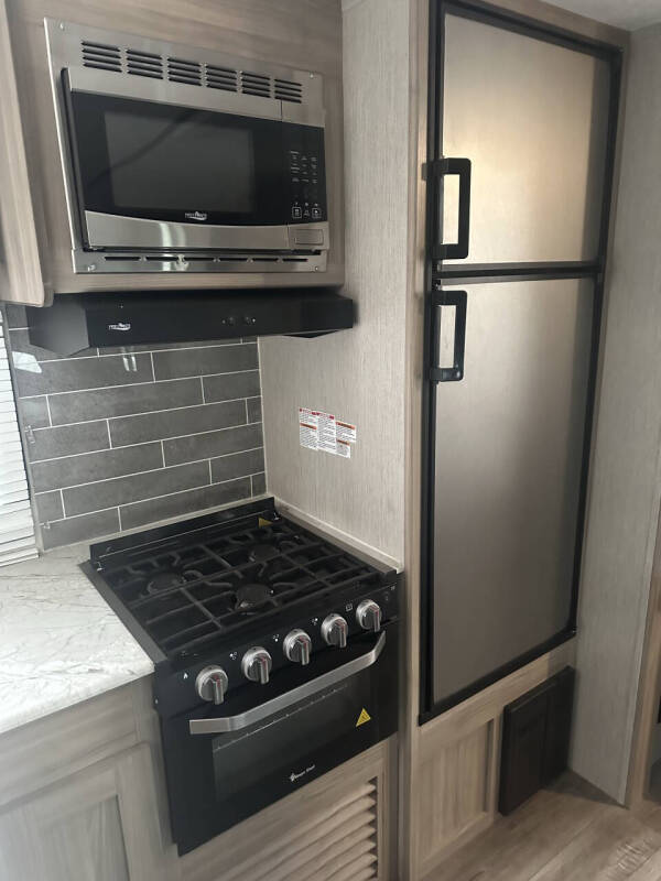 2021 Coachmen RV Freedom Express