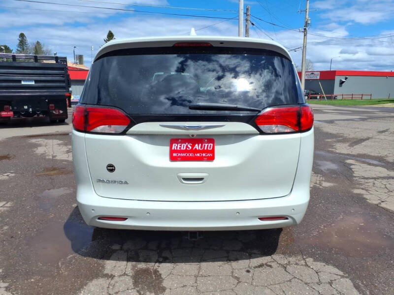 2017 Chrysler Pacifica Touring