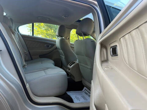 2017 Ford Taurus SEL
