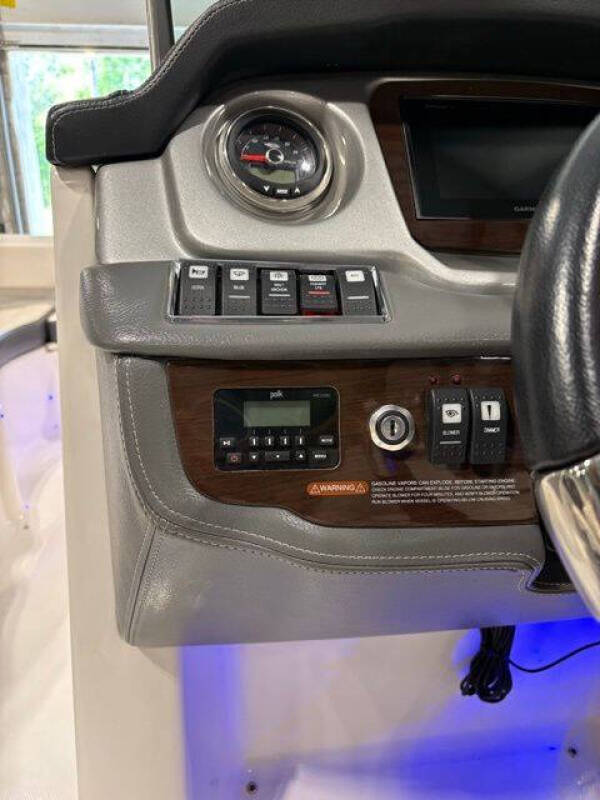 2018 Chaparral 244