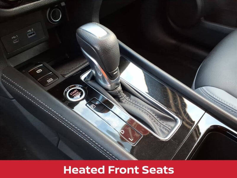 2021 Nissan Kicks SR