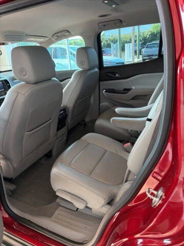 2022 GMC Acadia SLT