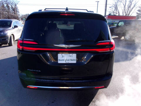 2022 Chrysler Pacifica Touring L