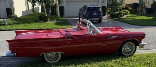 1957 Ford Thunderbird