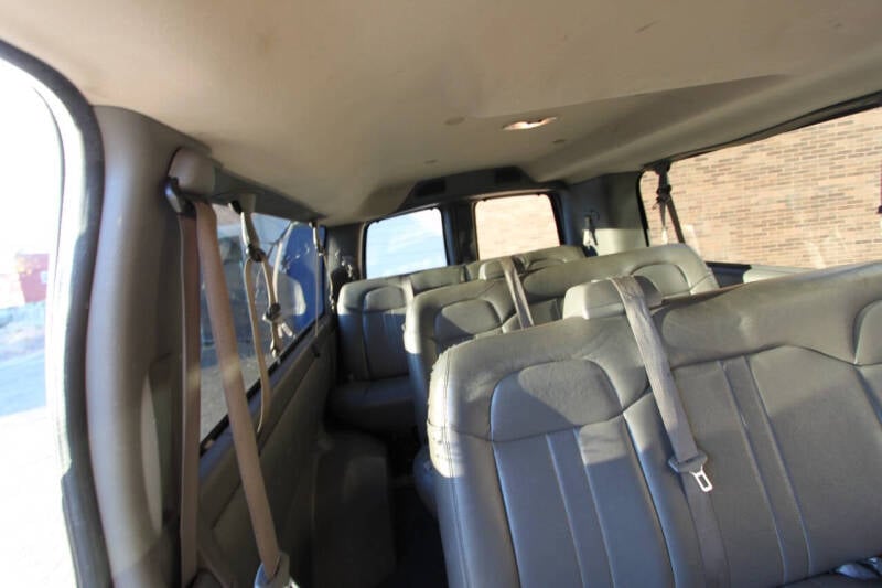 2020 GMC Savana Passenger LS photo 48