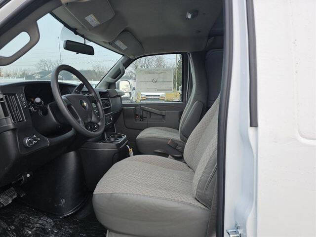 2025 Chevrolet Express 3500