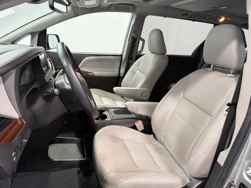 2020 Toyota Sienna Limited Premium 7-Passenger
