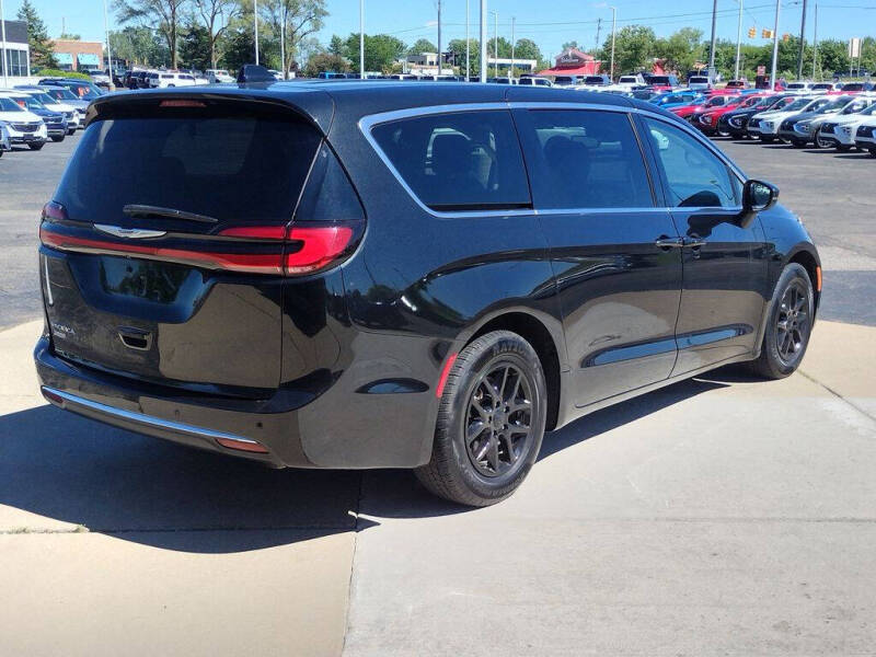 2023 Chrysler Pacifica Touring L