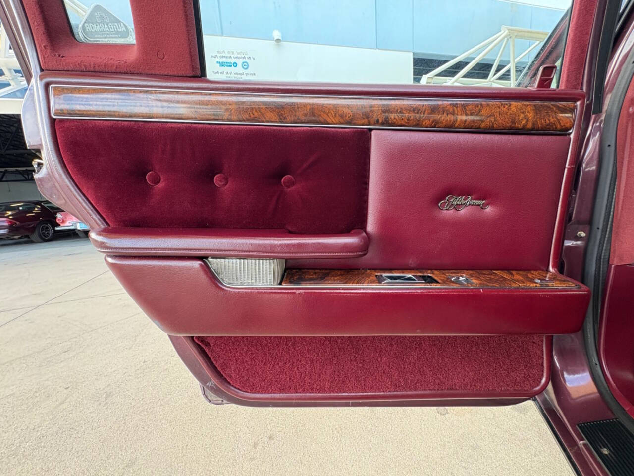 1990 Chrysler New Yorker 30