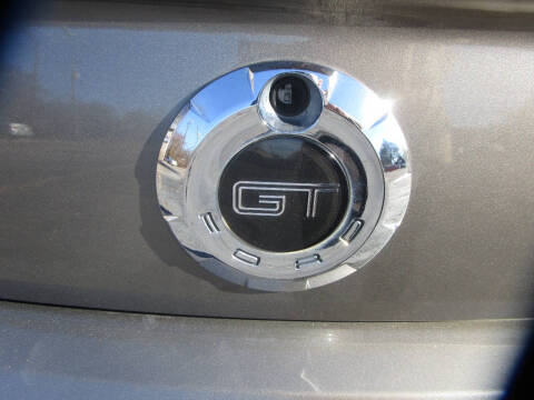 2005 Ford Mustang GT Deluxe