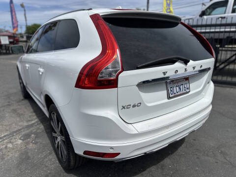 2016 Volvo XC60 T5 Drive-E Platinum