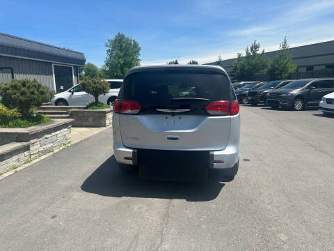 2023 Chrysler Voyager LX