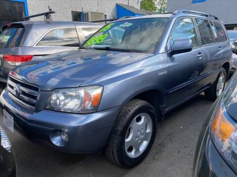 2005 Toyota Highlander for sale at M & R Auto Sales INC. in North Plainfield NJ