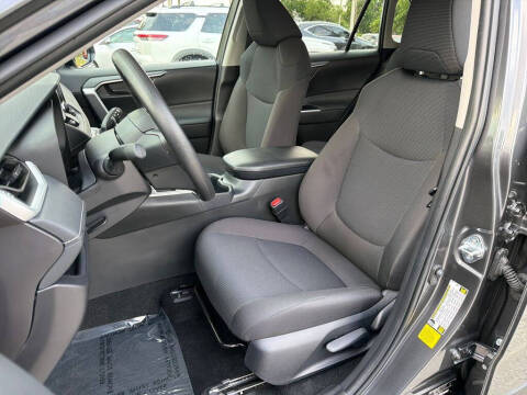 2025 Toyota RAV4 LE