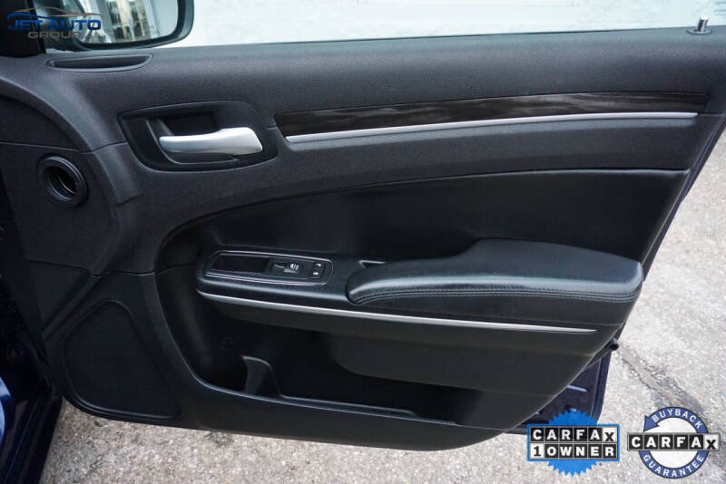 2015 Chrysler 300 Limited