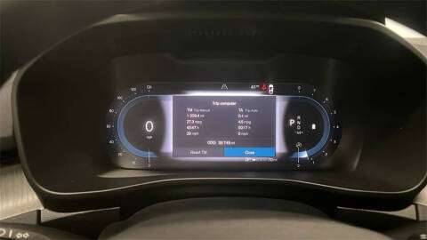 2023 Volvo XC40 B5 Plus Dark Theme