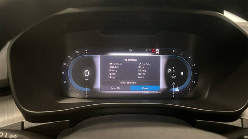 2023 Volvo XC40 B5 Plus Dark Theme