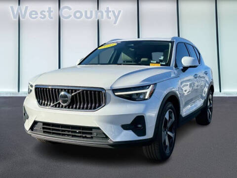 2023 Volvo XC40 B5 Plus Bright Theme