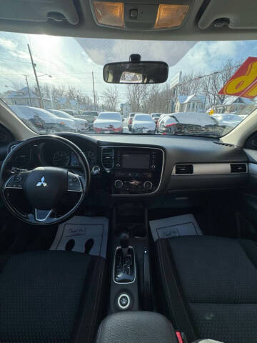 2016 Mitsubishi Outlander SE