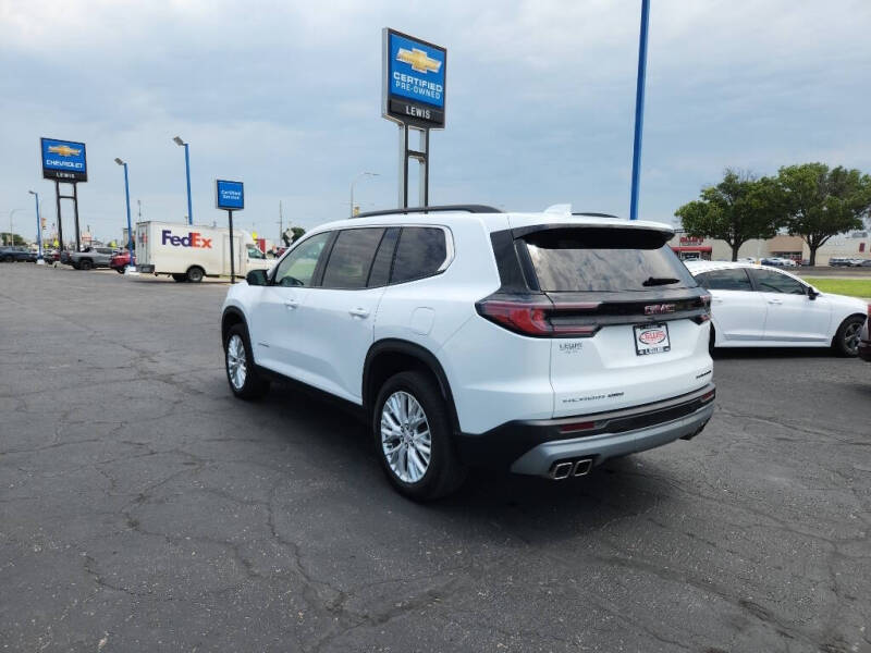 2024 GMC Acadia Elevation