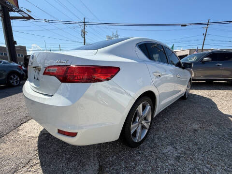 2013 Acura ILX 2.0L w/Tech