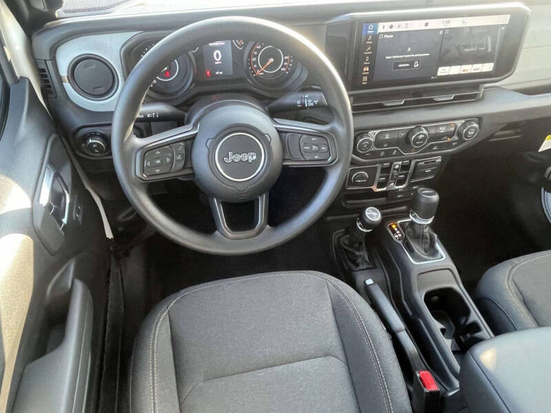 2025 Jeep Gladiator Sport