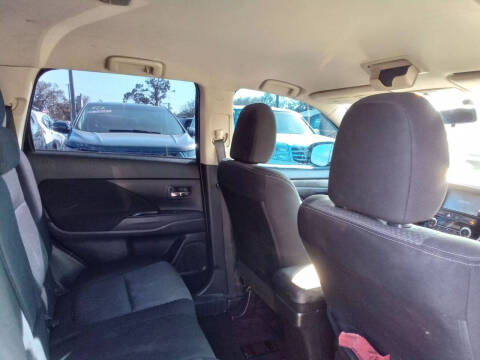 2018 Mitsubishi Outlander ES