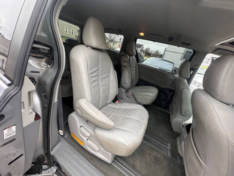 2012 Toyota Sienna XLE 8-Passenger