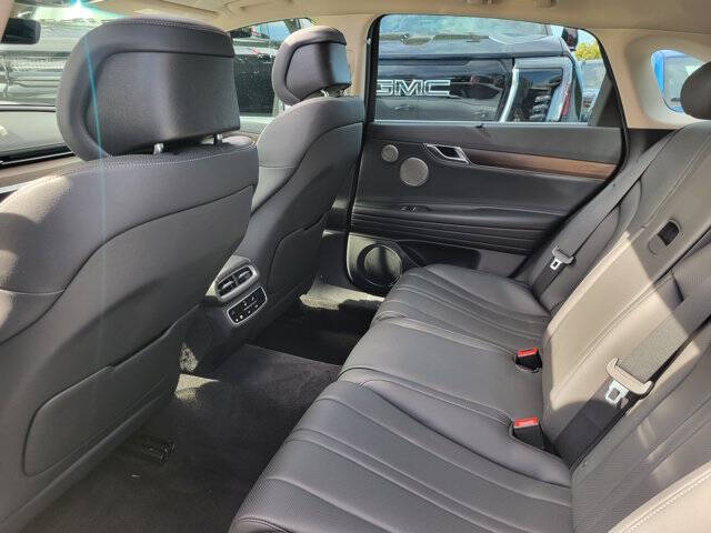 2023 Genesis G80