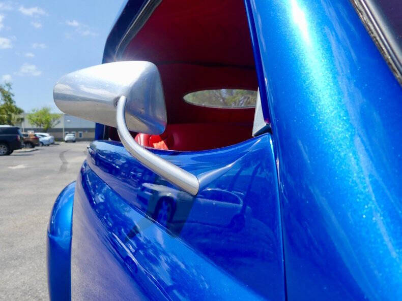 1948 Ford Super Deluxe