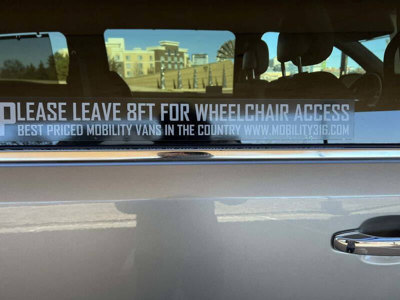 2016 Chrysler Town and Country Touring-L