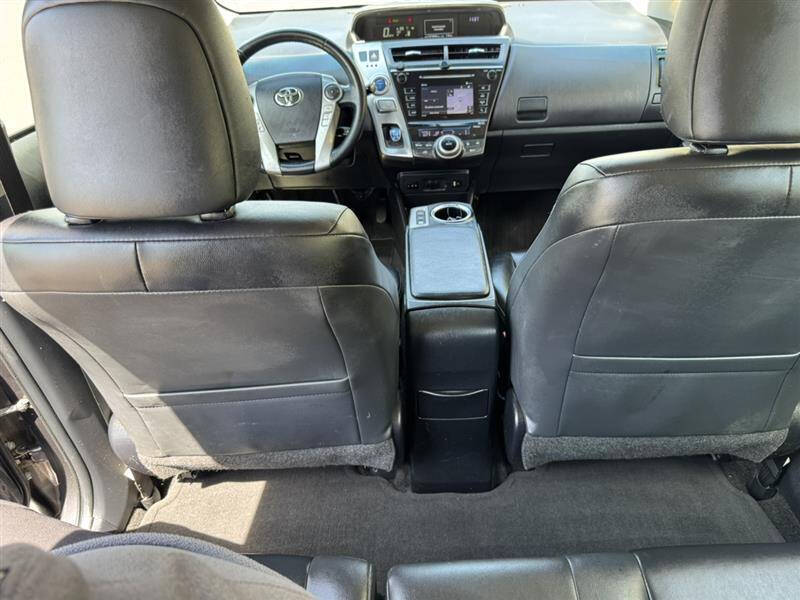 2017 Toyota Prius v Four