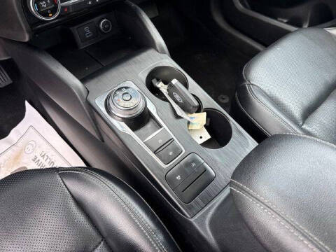 2021 Ford Escape SEL