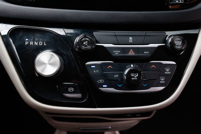 2017 Chrysler Pacifica LX