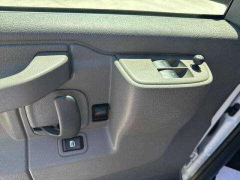 2025 Chevrolet Express LT 3500