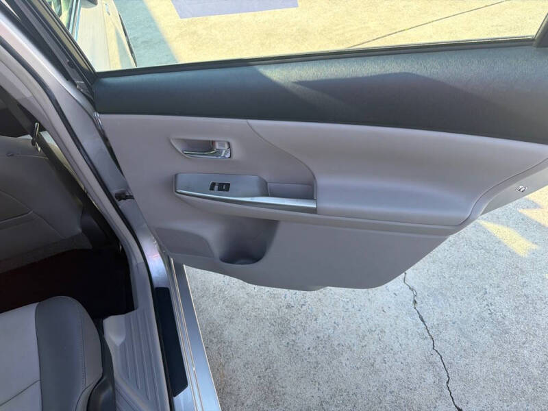2016 Toyota Prius v