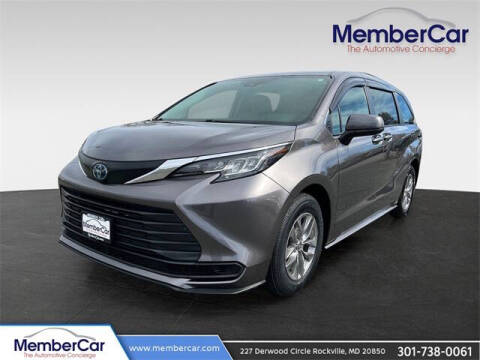 2022 Toyota Sienna LE 8-Passenger