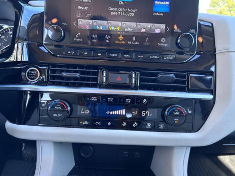 2022 Nissan Pathfinder SL