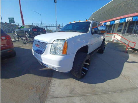 2007 GMC Yukon for sale at CHAMPION MOTORZ in Fresno CA