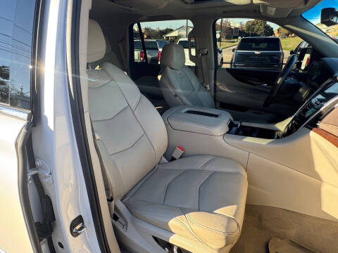 2017 Cadillac Escalade Luxury