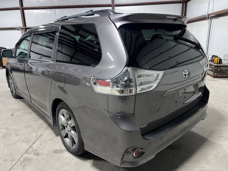 2012 Toyota Sienna SE 8-Passenger