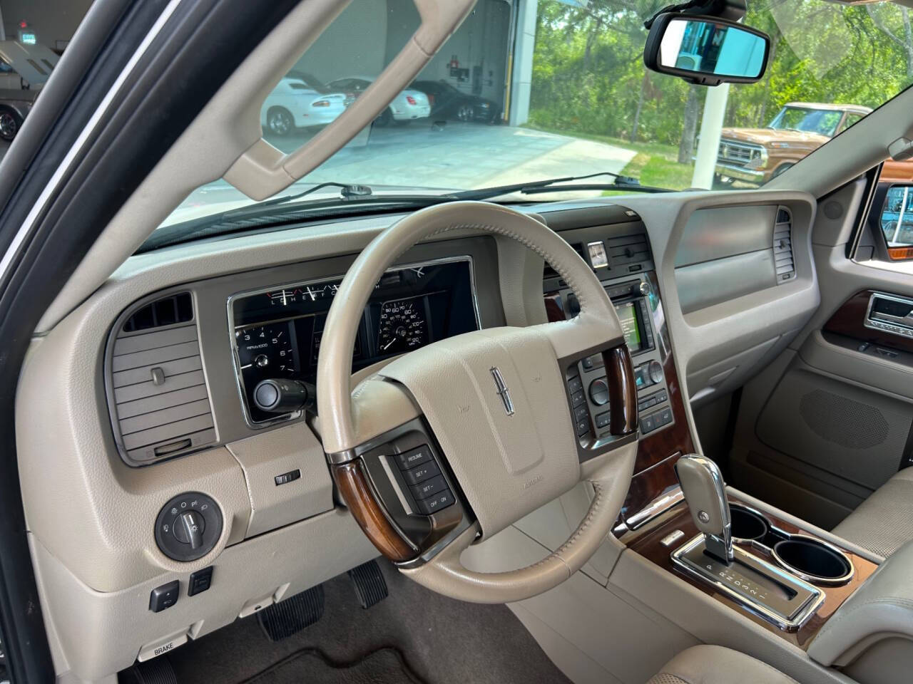 2014 Lincoln Navigator 24