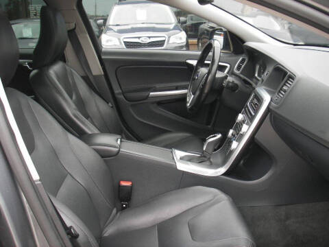 2018 Volvo V60 Cross Country T5 Premier