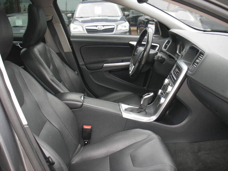 2018 Volvo V60 Cross Country T5 Premier