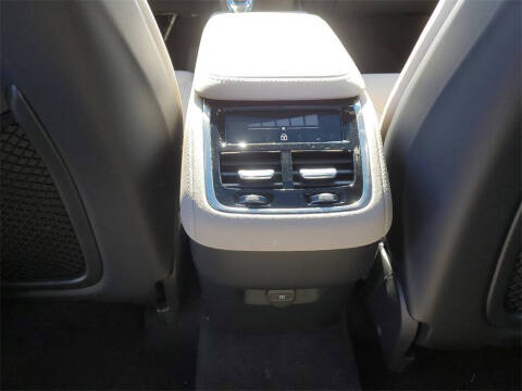 2025 Volvo XC90 B6 Core Bright Theme