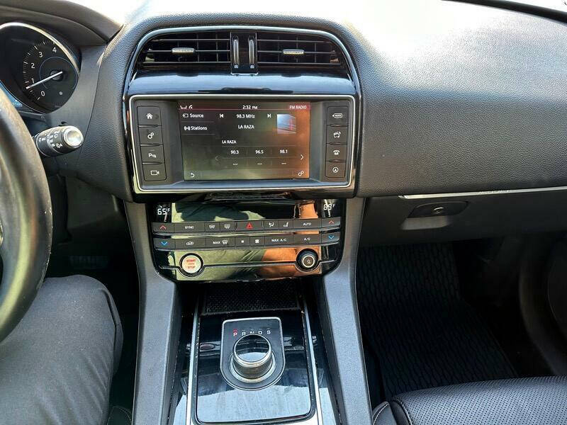 2017 Jaguar F-PACE 35t Prestige